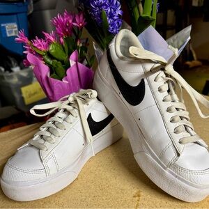 Nike Women White Leather Sneakers with Black Swoosh
